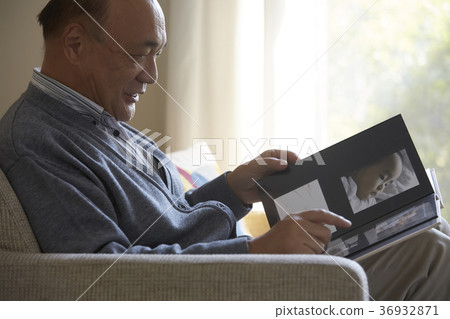 Senior looking at photos 36932871