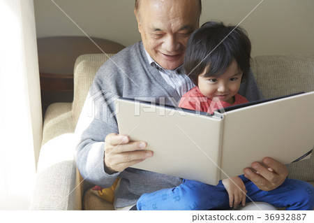 Senior playing with grandson 36932887