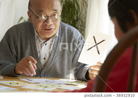 Senior with child studying 36932910