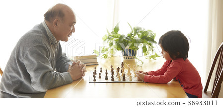 有下棋的孩子的前輩 36933011