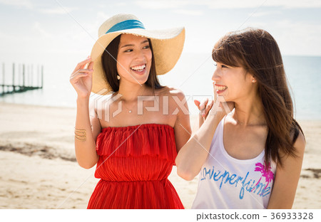 Women traveling in Okinawa 36933328