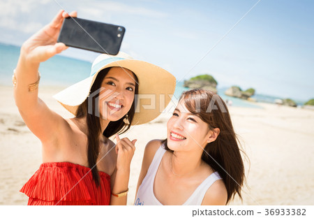 Women traveling in Okinawa Women traveling in Okinawa 36933382