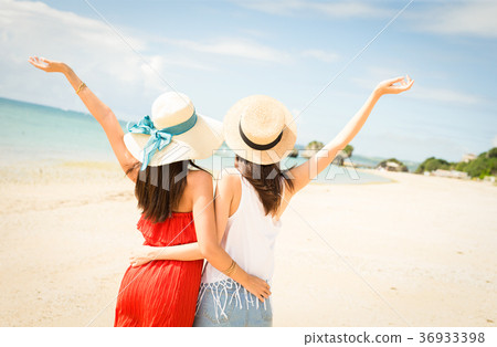 Women traveling in Okinawa 36933398