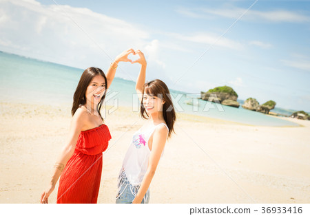Women traveling in Okinawa 36933416