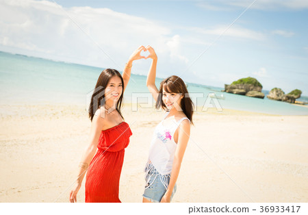 Women traveling in Okinawa Women traveling in Okinawa 36933417