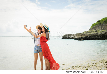 Women traveling in Okinawa 36933465