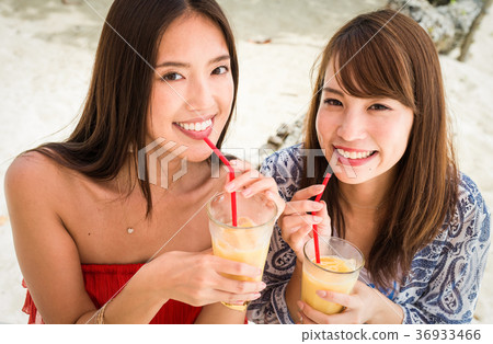 在沖繩旅行的婦女 36933466