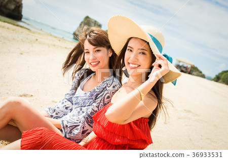 Women traveling in Okinawa 36933531
