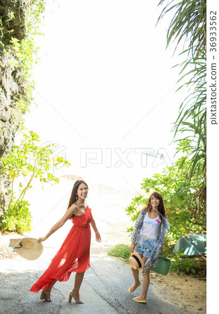 Women traveling in Okinawa 36933562