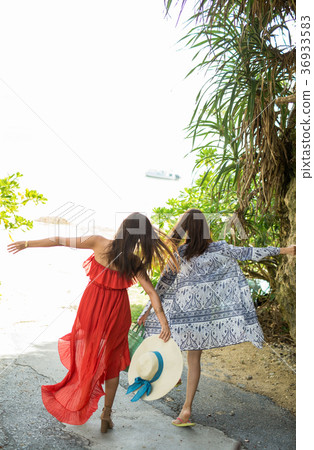 Women traveling in Okinawa 36933583