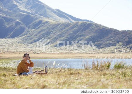 Woman working in the meadow 36933700