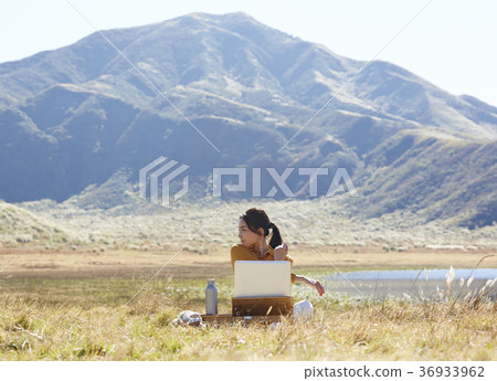 Woman working in the meadow 36933962