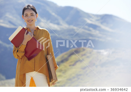 Woman working in the meadow 36934642