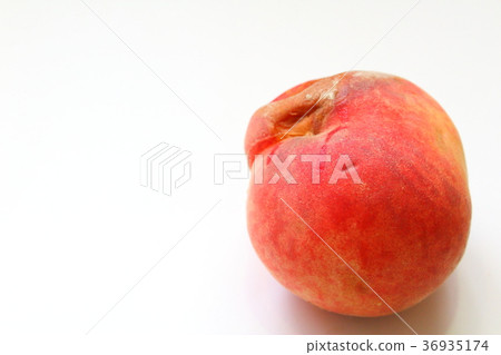 桃子受損了 桃子受損了 36935174