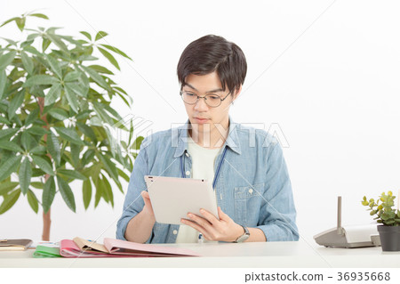 Male nomad worker 36935668