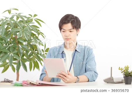 Male nomad worker 36935670