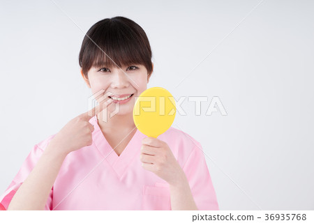 Smile dental hygienist 36935768