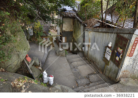 Onomichi cat's narrow road (Onomichi City, Hiroshima Prefecture) 36938221
