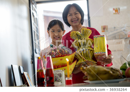 Happy Asian family celebrate Chinese new year 36938264