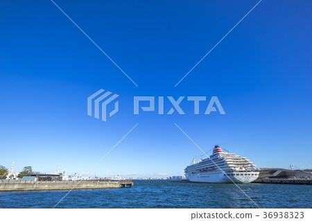 Yokohama Osanbashi Asuka II 36938323