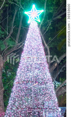 Defocused city light spot Defocused city light spot 36938600