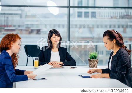 team leader and business owner leading informal in 36938601