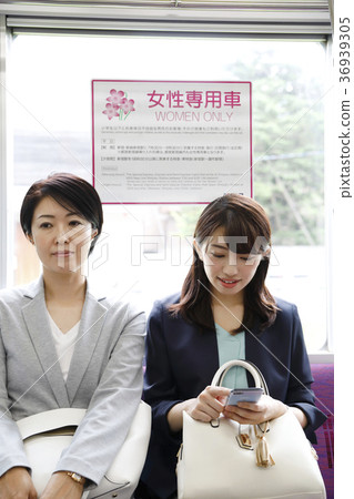 Women-only vehicles Women-only vehicles Commuting image Photography cooperation "Keio Electric Railway Co., Ltd." 36939305