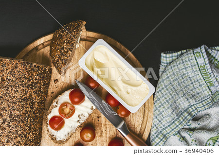 Cooked buns with cherry tomatoes and melted cheese 36940406