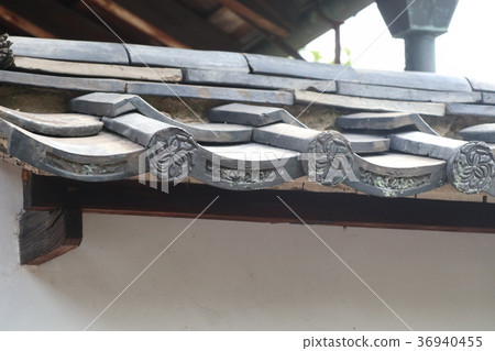 Roof tile of the Kanbe Honjin Roof tile of the Kanbe Honjin 36940455