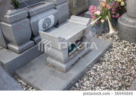 visiting a grave, grave, tomb 36940889