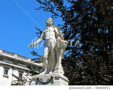 Sculpture of Wolfgang Amadeus Mozart 36940951