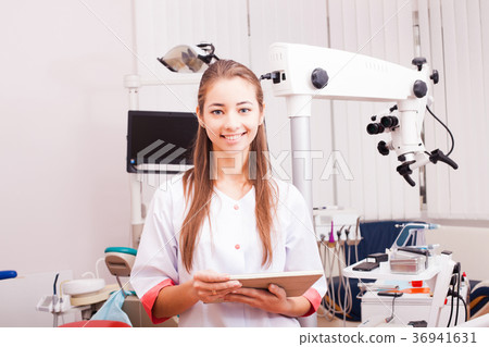Girl assistant in the dentist's office 36941631