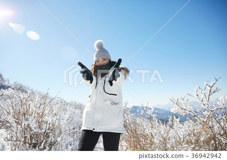 女人，冬天，雪，山 36942942