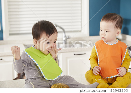 Infant, man, friend, brother, Korean 36943393