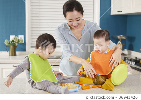 Mom, Son, Infant, Brother, Friend, Korean 36943426