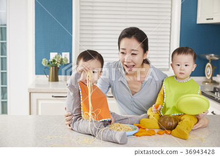 Mom, Son, Infant, Brother, Friend, Korean 36943428