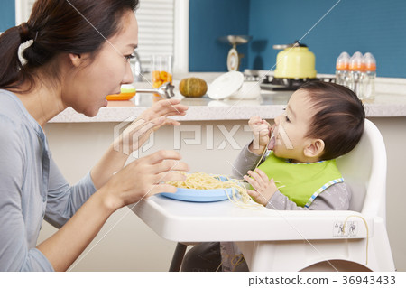 母親,兒子,嬰兒,廚房,韓國 母親,兒子,嬰兒,廚房,韓國 36943433