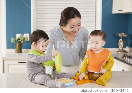 Mom, Son, Infant, Brother, Friend, Korean Mom, Son, Infant, Brother, Friend, Korean 36943441