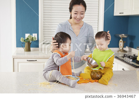 Mom, Son, Infant, Brother, Friend, Korean 36943467