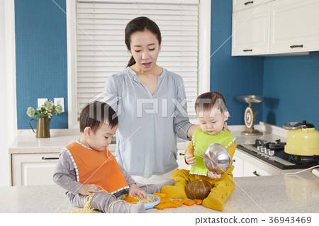 Mom, Son, Infant, Brother, Friend, Korean 36943469