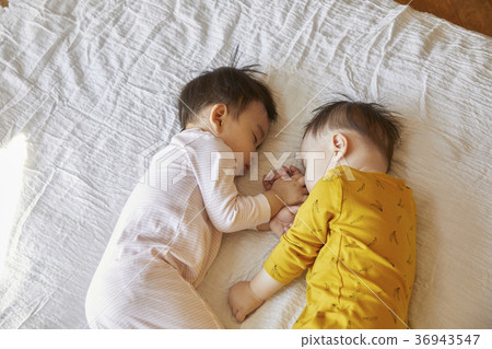 Infant, man, friend, brother, sleep, korean 36943547