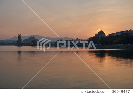 高雄蓮池潭日落 高雄蓮池潭日落 36949477