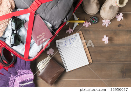 Plan trip on notebook and prepare accessories  36950057