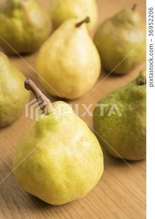 2 types of pear 36952206