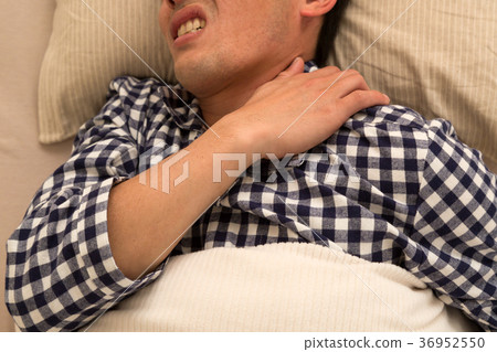Stiff shoulder  36952550