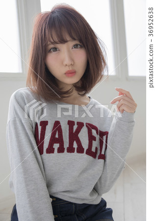 Straight Bob style woman 36952638