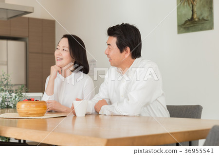 Senior couple lifestyle 36955541