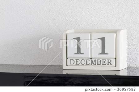 White block calendar 36957582