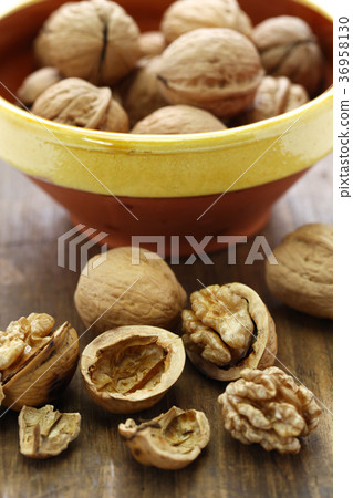Walnut Walnut 36958130