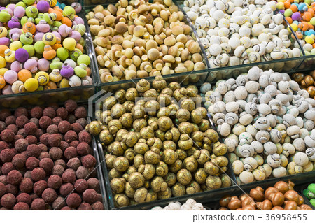 Spices sweets tea herbs on the shelves of the Egyp Spices sweets tea herbs on the shelves of the Egyp 36958455